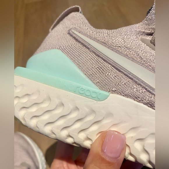 Nike Epic React Flyknit 2 in moon particle with teal tint, women’s size 6 - Picture 13 of 15